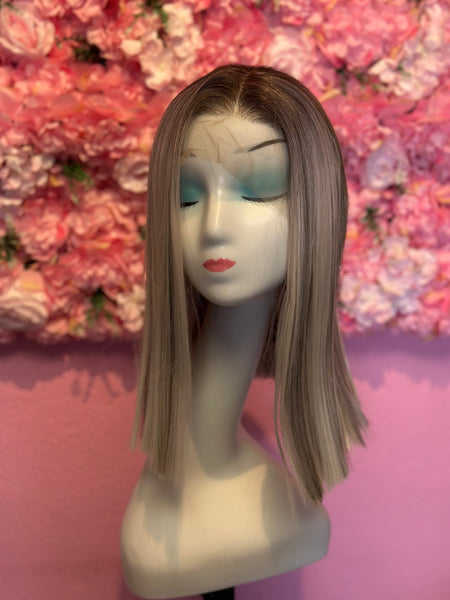 Peluca Sintética 40 Cm - 16 Pulgadas Liso Gris con Mechas