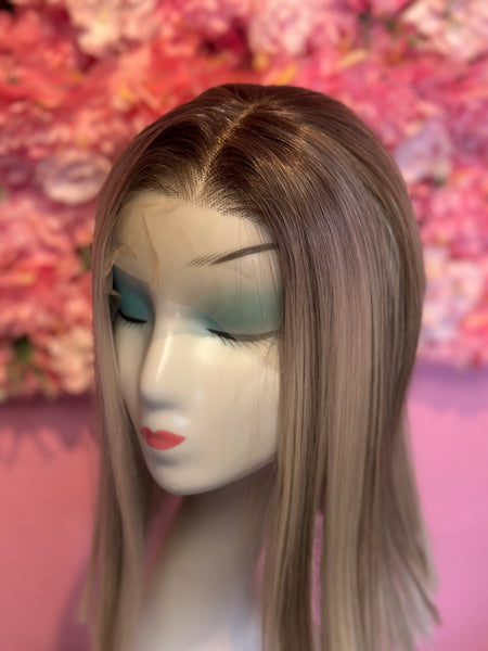 Peluca Sintética 40 Cm - 16 Pulgadas Liso Gris con Mechas